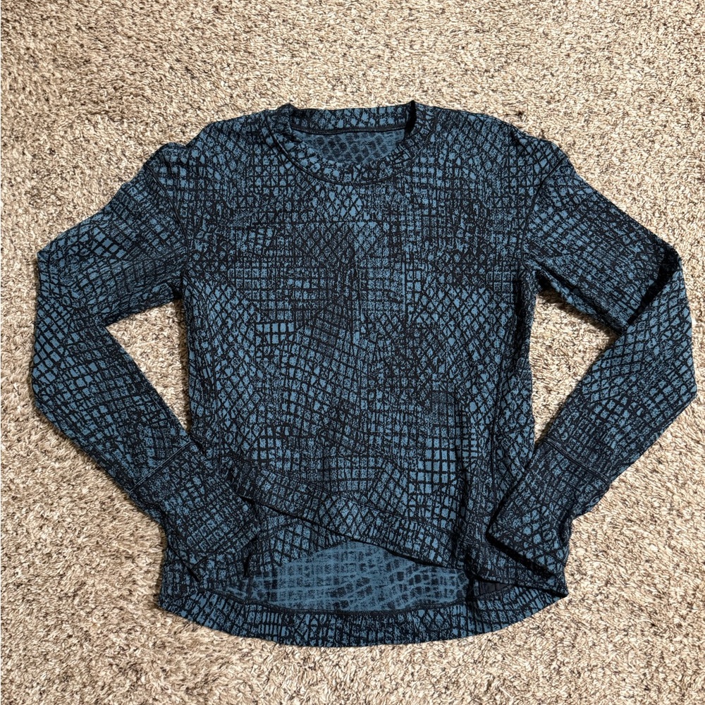 lululemon athletica Long Sleeve Printed Top in Black and Blue